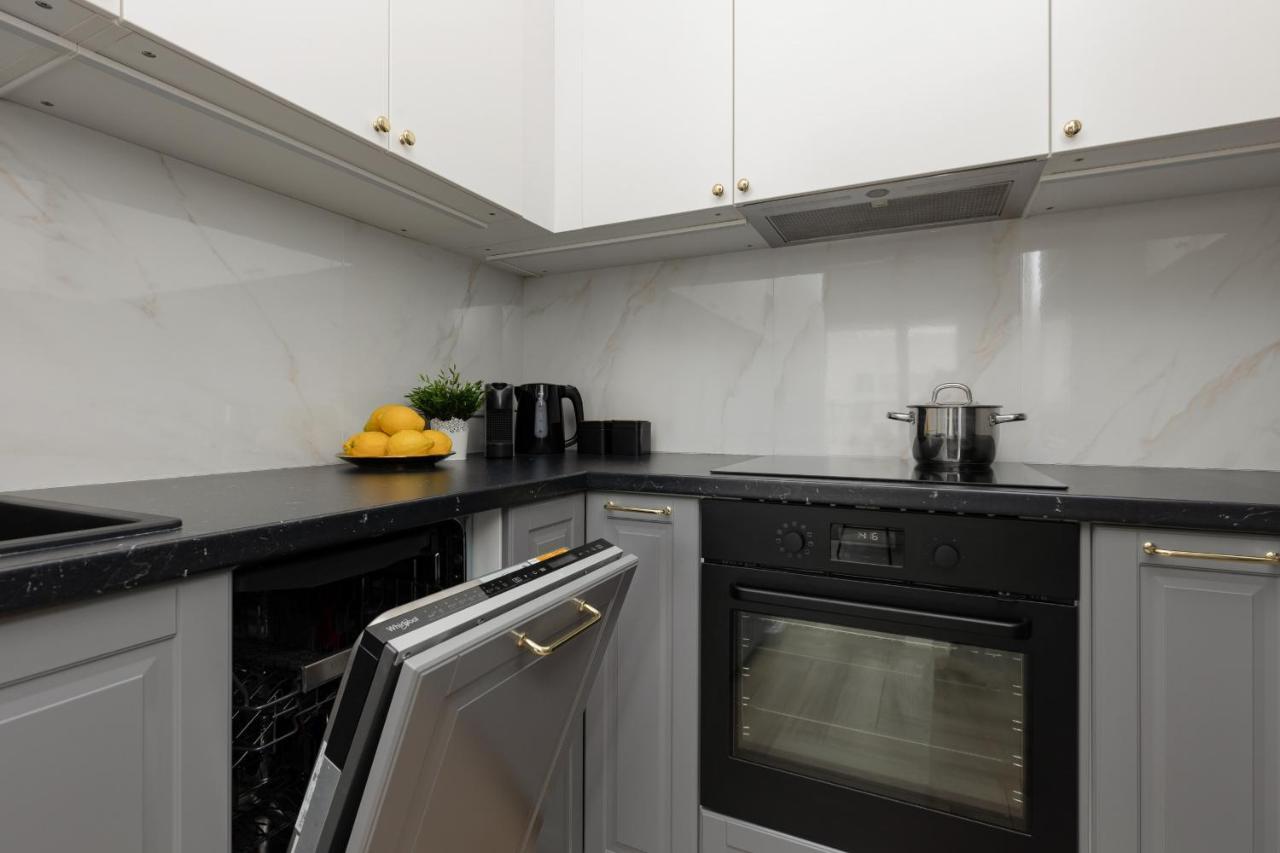 Stylish Apartment Kolejowa & Parking & Balcony By Noclegi Renters Warschau Exterior foto