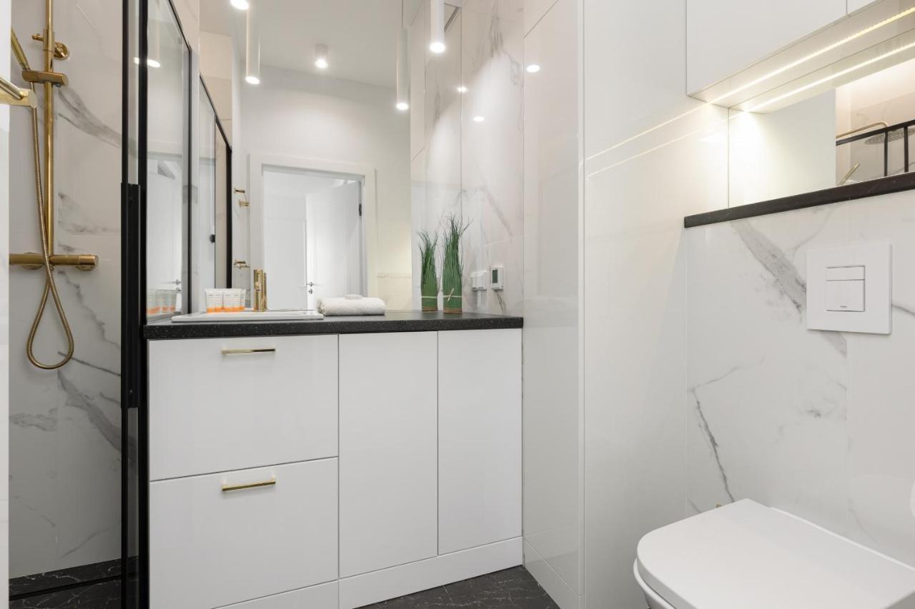 Stylish Apartment Kolejowa & Parking & Balcony By Noclegi Renters Warschau Exterior foto